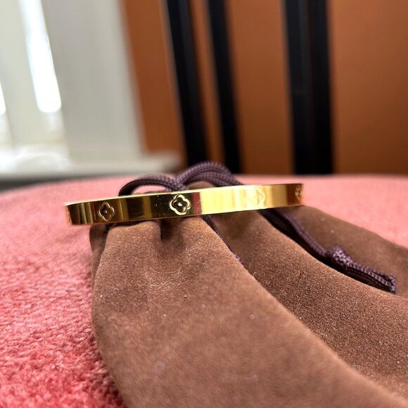 New FOUR LEAF CLOVER Bangle Bracelet Gold Tone - Picture 2 of 6